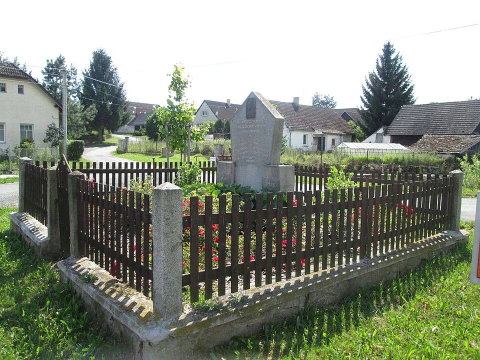 Pomník padlým v Třebčicích